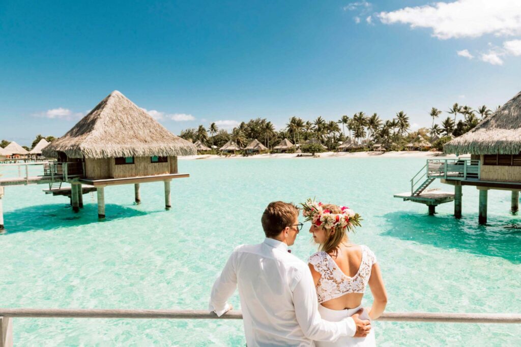 Newlywed couple at the Intercontinental Le Moana Bora Bora