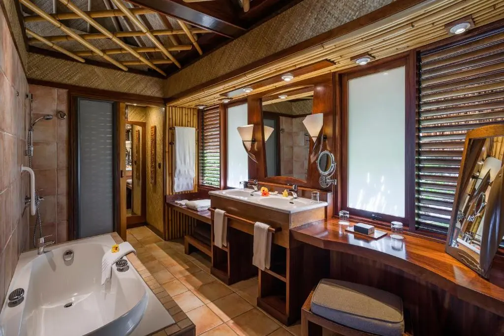 Bathroom Intercontinental Le Moana Bora Bora
