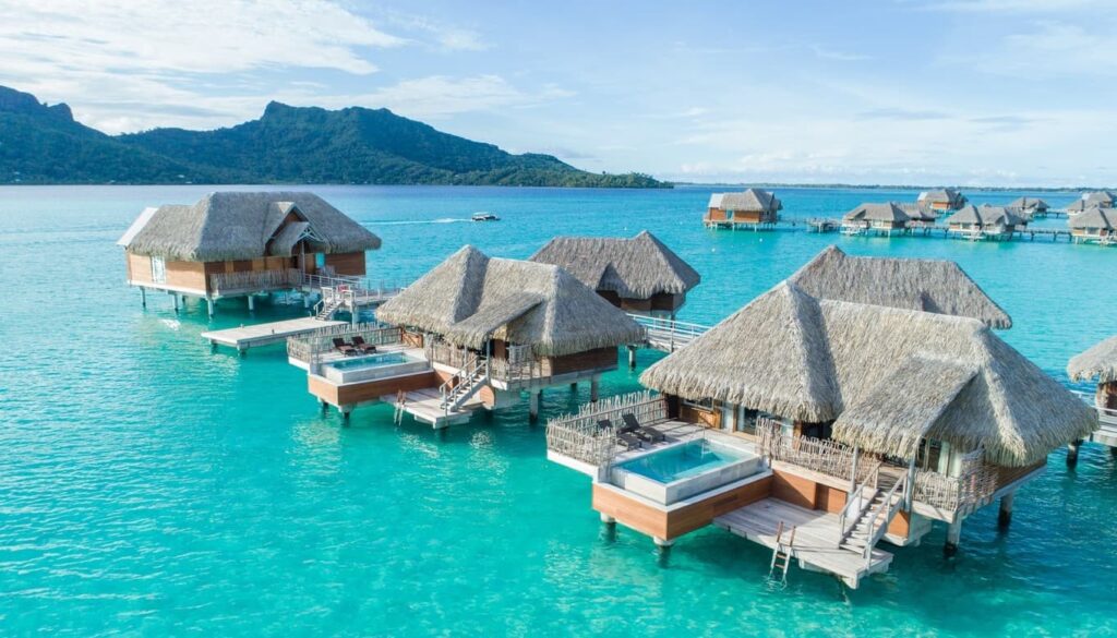 Overwater bungalows with pool - Intercontinental Thalasso Bora Bora