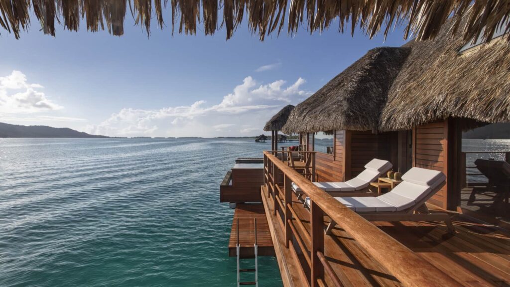 Outside deck - One Bedroom Otemanu Overwater Bungalow Suite With Plunge Pool - Four Seasons Resort Bora Bora