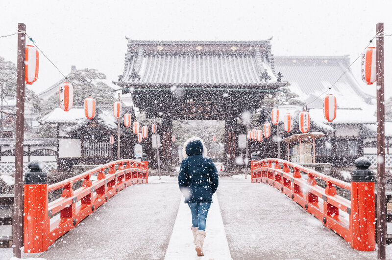 Billie in Japan under the snow